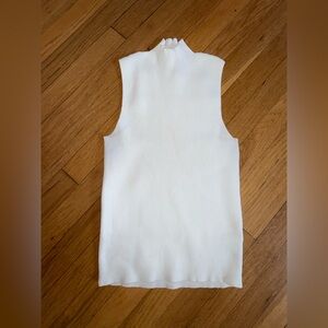 Happily Grey White Sleeveless Turtleneck Ribbed Top
